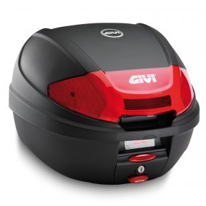 Bauletto Givi Monolock E300N2 da 30 lt nero goffrato con catadiottri rossi.