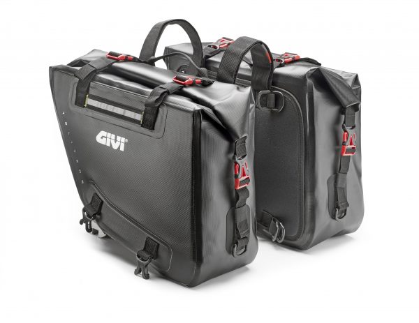 GIVI Coppia di borse laterali morbide GRT718 100% impermeabili, studiate per moto enduro off-road. Volume 15 litri, costruite in Nylon senza cuciture.