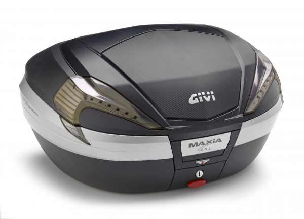 Bauletto Givi Monokey V56 MAXIA 4 56 lt con cover nera e inserto carbon look e catadiottri fumè.