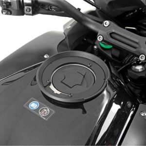 Flangia specifica per l'attacco delle borse da serbatoio Tanklock o TanklockED mod. BF26 specifica per Kawasaki Versys 650 '15-'19