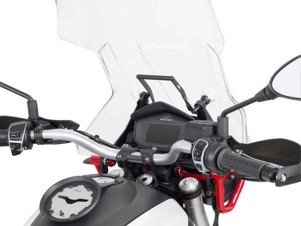 Traversino GIVI FB8203 specifico per Moto Guzzi V85TT da montare dietro il cupolino per installare un portatelefono o un portanavigatore.