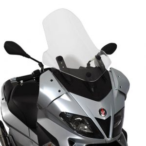 Parabrezza GIVI D351ST trasparente65 x 50 cm (H x L) specifico per Gilera Nexus dal 2005 al 2014. Si monta al posto del parabrezza originale.