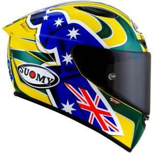 Suomy TRACK-1 Troy Bayliss Replica 2005 è il nuovissimo integrale SUOMY di ultima generazione composto in TRICARBOCO (carbonio-fibre aramidiche-fibre di vetro) sviluppato allo scopo di ottenere miglior comfort per l’uso in pista e in strada.