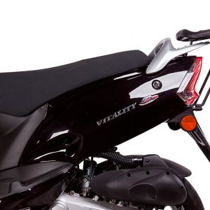 Fissaggi per montare una valigia superiore alla moto.