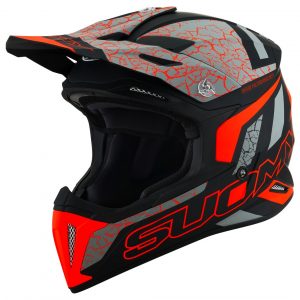 Casco Cross Suomy X-Wing Reel Matt Orange Fluo è un casco di una nuova generazione dalle forme dinamiche e performanti composto da un mix di resine termoplastiche rinforzate in grado di garantire un’altissima resistenza agli urti.