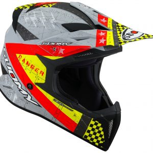 Casco Cross Suomy X-Wing Jetfighter Matt Red  è un casco di una nuova generazione dalle forme dinamiche e performanti composto da un mix di resine termoplastiche rinforzate in grado di garantire un’altissima resistenza agli urti.