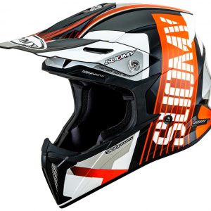 Casco Cross Suomy X-Wing Amped Black Orange è un casco di una nuova generazione dalle forme dinamiche e performanti composto da un mix di resine termoplastiche rinforzate in grado di garantire un’altissima resistenza agli urti.