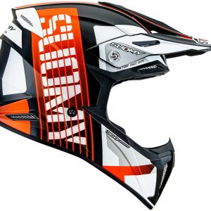 Casco Cross Suomy X-Wing Amped Black Orange è un casco di una nuova generazione dalle forme dinamiche e performanti composto da un mix di resine termoplastiche rinforzate in grado di garantire un’altissima resistenza agli urti.