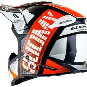 Casco Cross Suomy X-Wing Amped Black Orange è un casco di una nuova generazione dalle forme dinamiche e performanti composto da un mix di resine termoplastiche rinforzate in grado di garantire un’altissima resistenza agli urti.