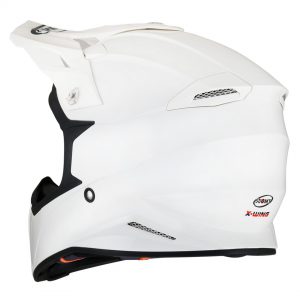 Casco Cross Suomy X-Wing Plain White è un casco di una nuova generazione dalle forme dinamiche e performanti composto da un mix di resine termoplastiche rinforzate in grado di garantire un’altissima resistenza agli urti.