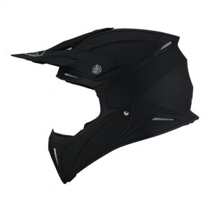 Casco Cross Suomy X-Wing Plain Matt Black è un casco di una nuova generazione dalle forme dinamiche e performanti composto da un mix di resine termoplastiche rinforzate in grado di garantire un’altissima resistenza agli urti.