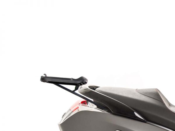 Fissaggi per montare una valigia superiore alla moto.