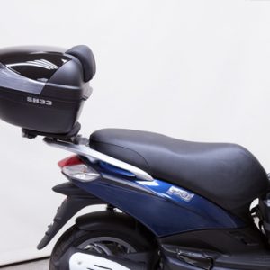 Fissaggi per montare una valigia superiore alla moto.